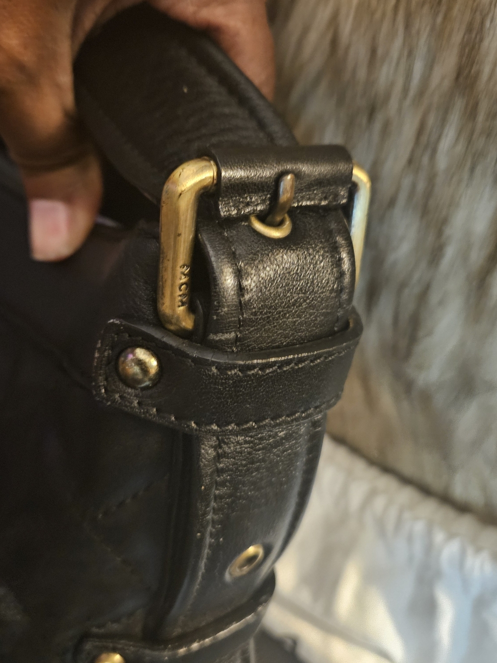 MCM Black Quilted Leather Shoulder Bag with Gold Plaque - Picture 4 of 7